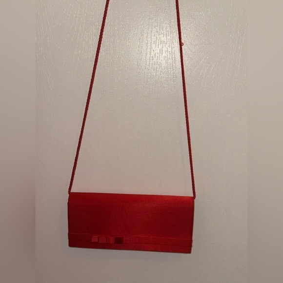 Beautiful Robinson Elegant Red Satin Evening bag with Bow Detail - Picture 9 of 10